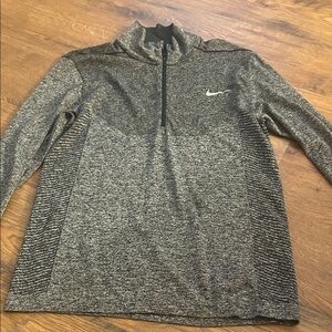 Nike Golf Black and Gray Modern Fit Pullover
